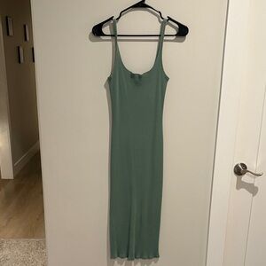 Elegant Green Sleeveless Dress